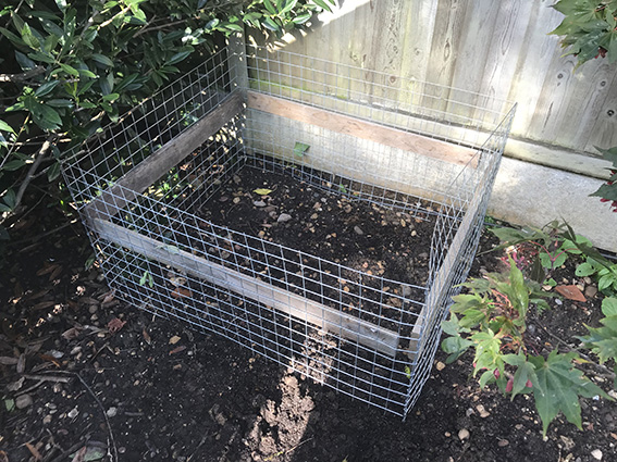 My first foray into composting I must confess even though I’ve been a keen gardener for over 40 years I’ve tended to think that composting in a ‘smallish’ garden takes up too much valuable garden space 